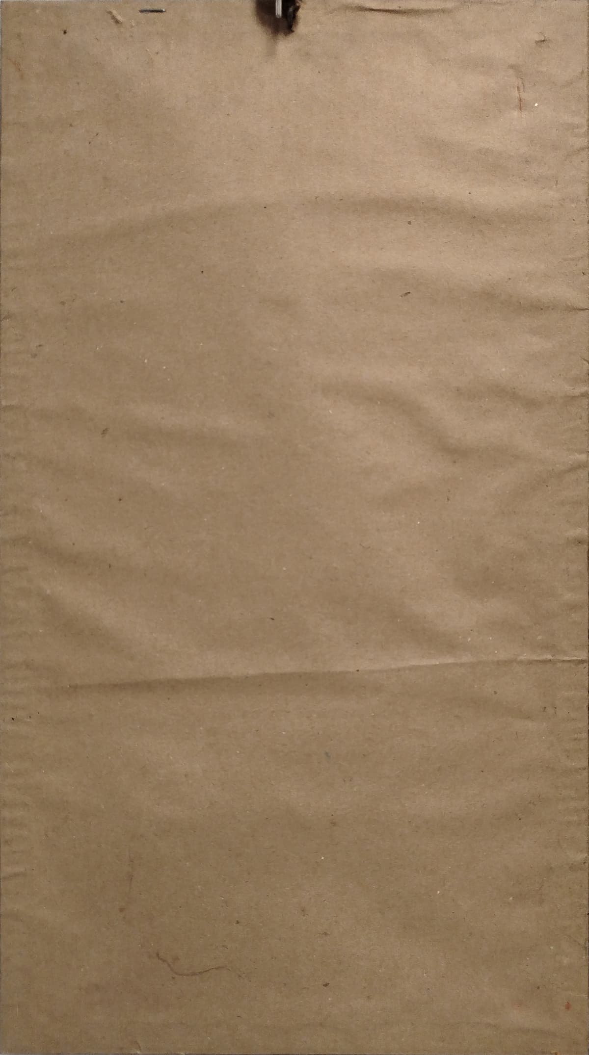 Műtermi fényben álló modell