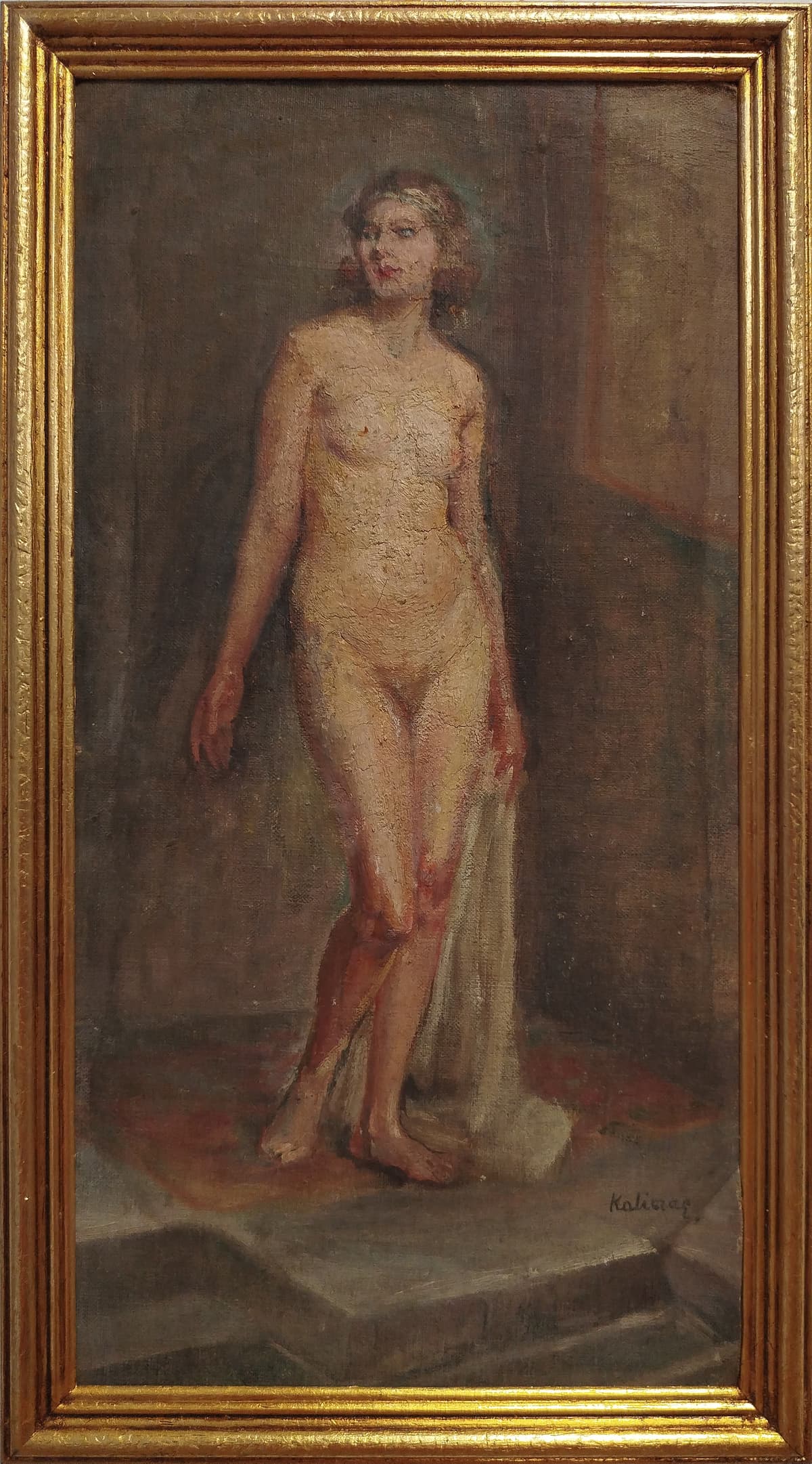 Műtermi fényben álló modell