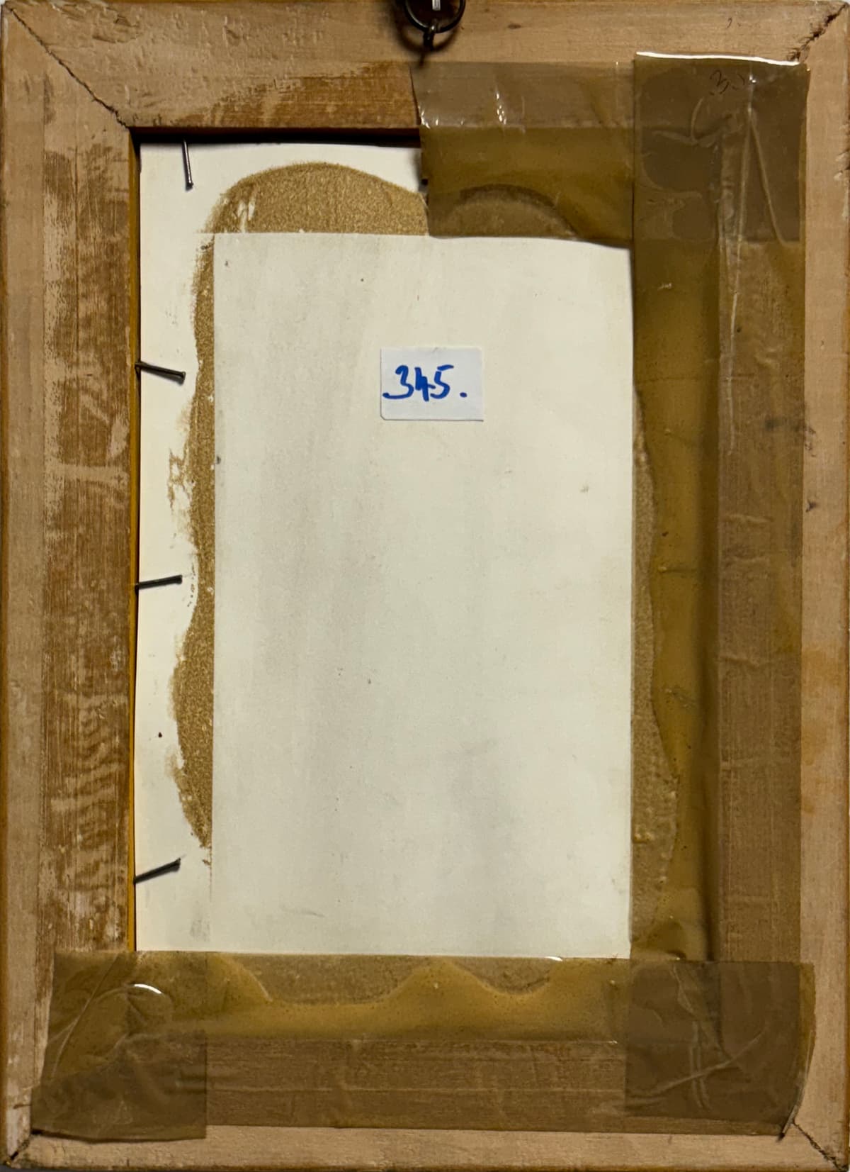 Utcai jelenet kalapos nőkkel