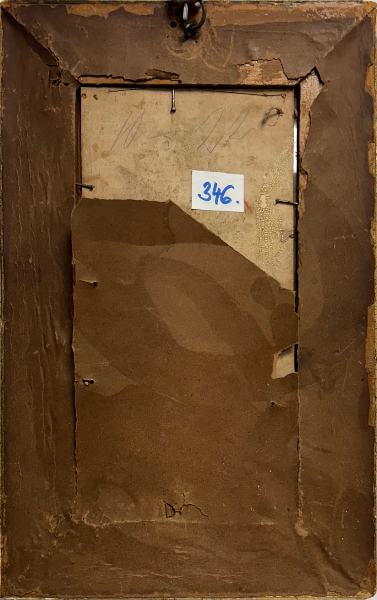 Leányka piros kendővel