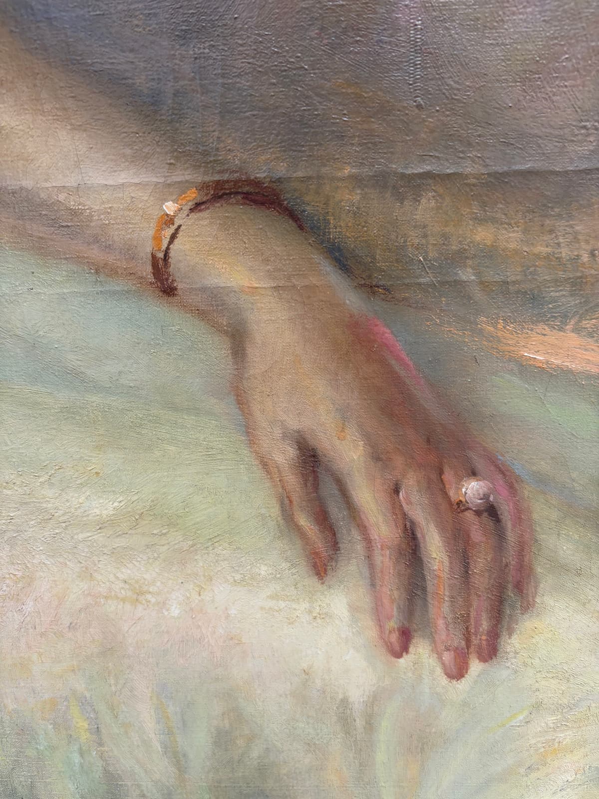 Elegáns hölgy fehér ruhában