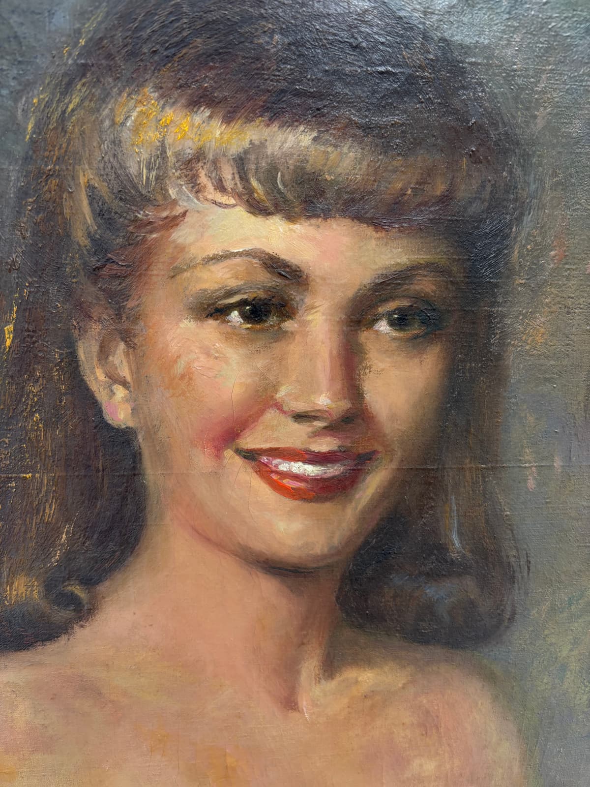 Elegáns hölgy fehér ruhában