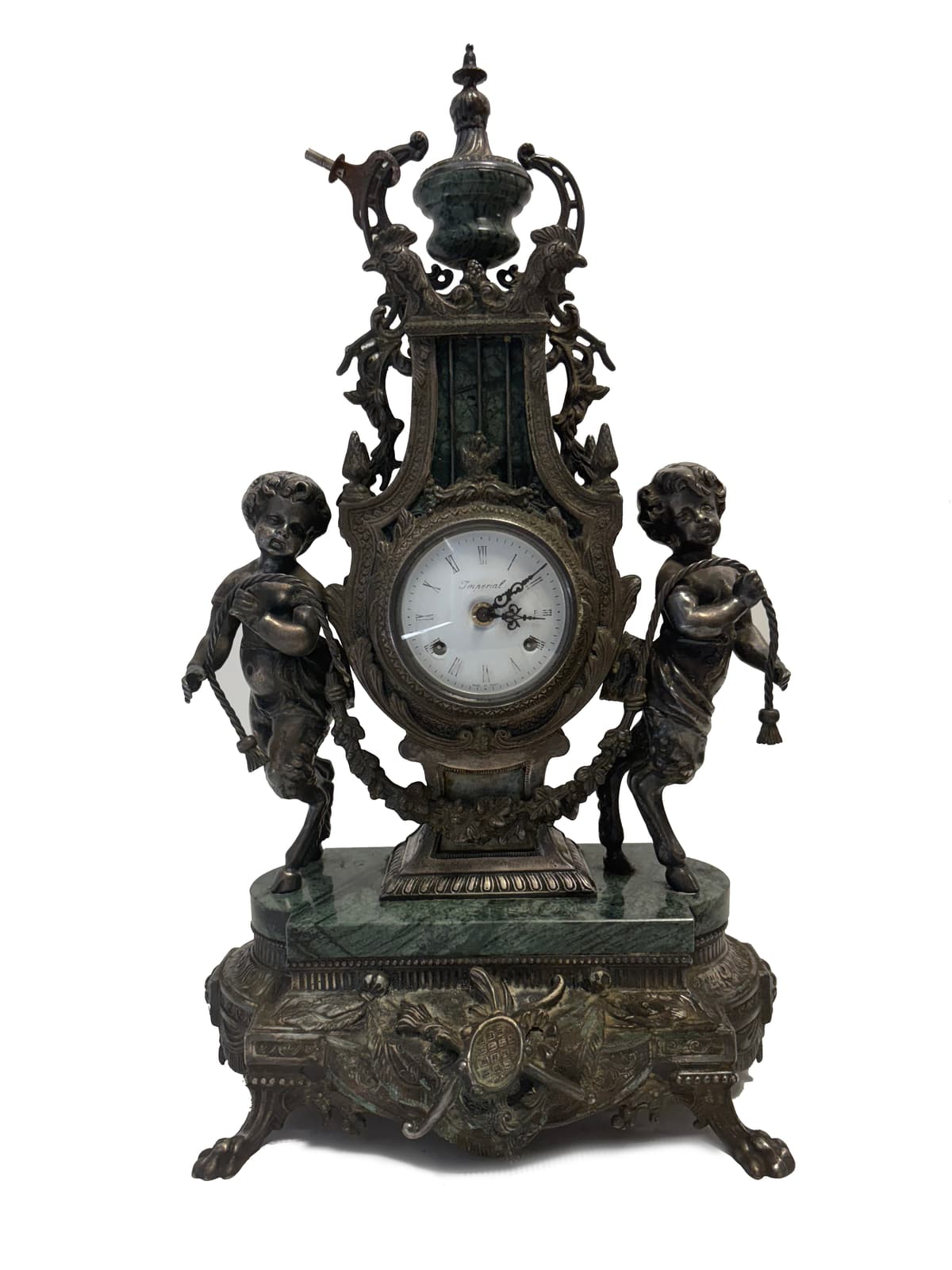 Régi óra Puttók őrzik az időt