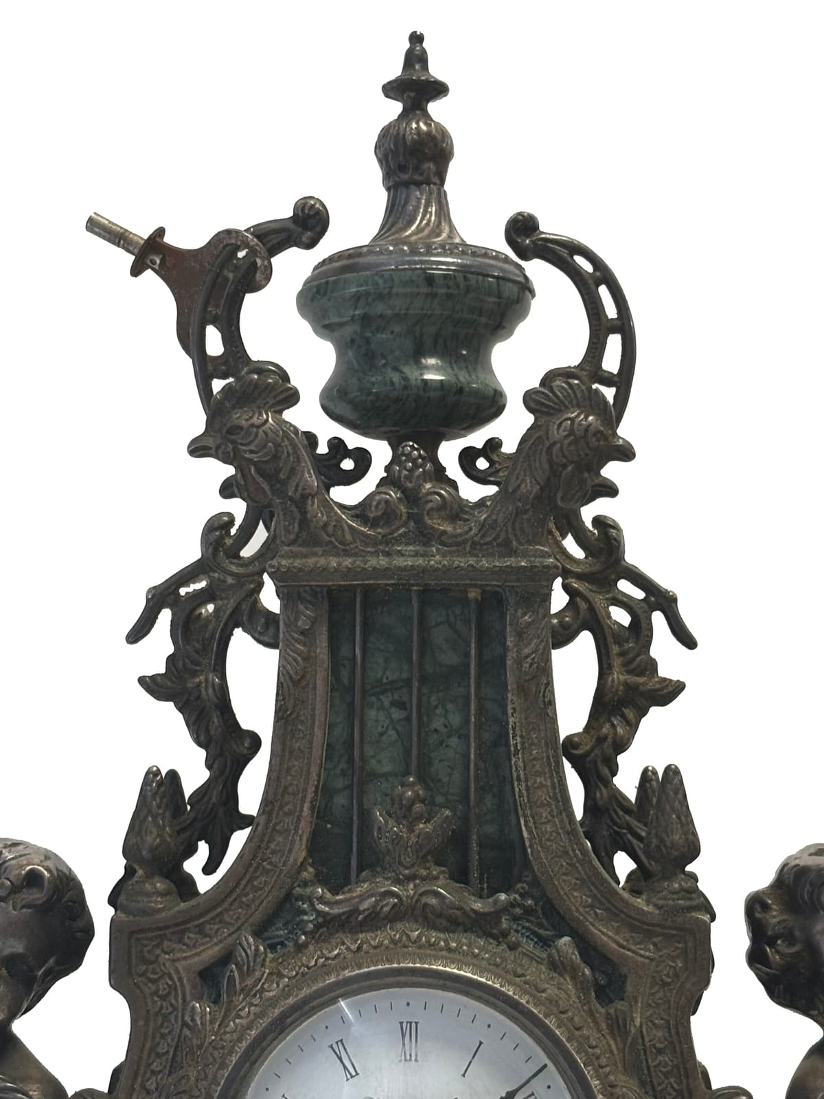 Régi óra Puttók őrzik az időt