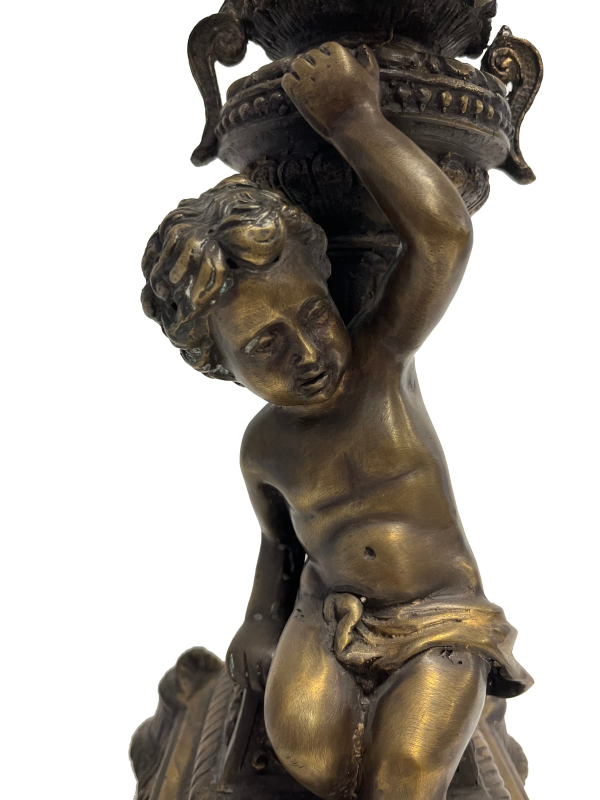 Fényőrző puttó... –  ötágú bronz gyertyatartó