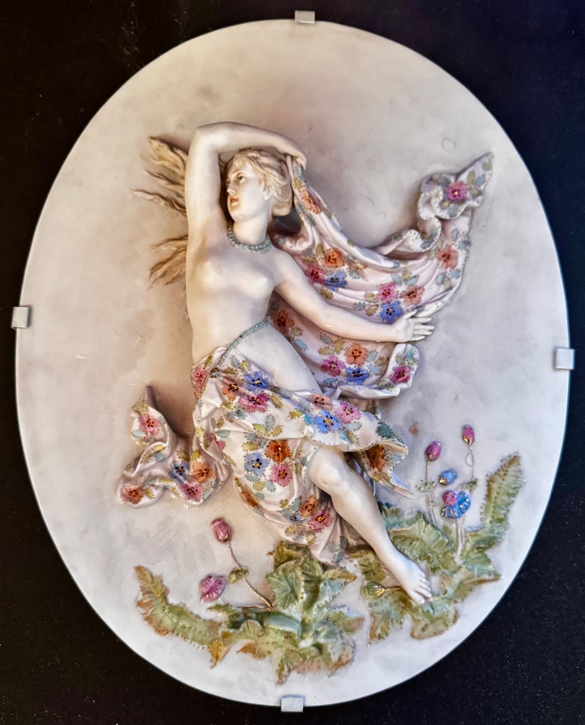 Biskuit festett porcelán