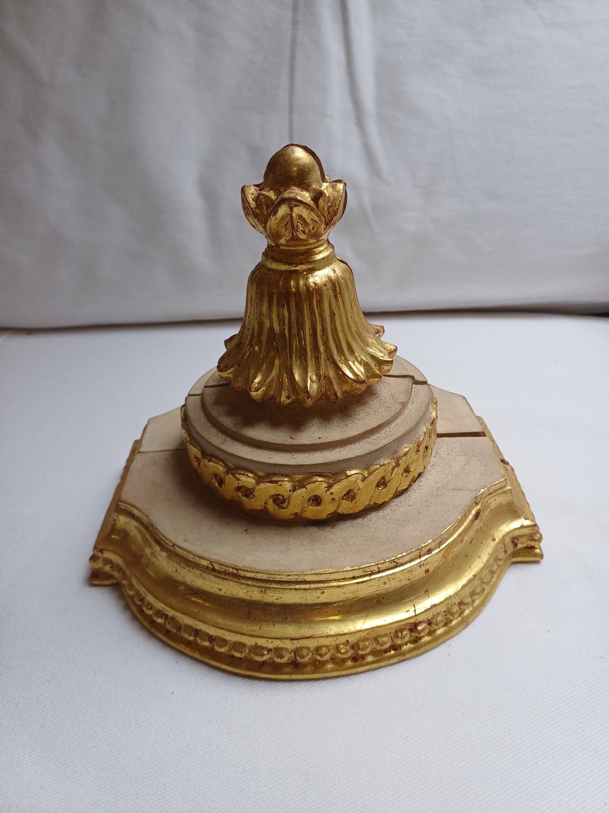 Faragott aranyozott dísz konzol párban