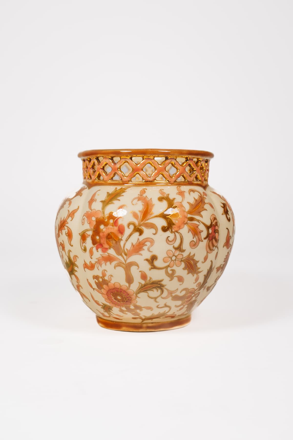 Zsolnay - Áttört peremű kaspó