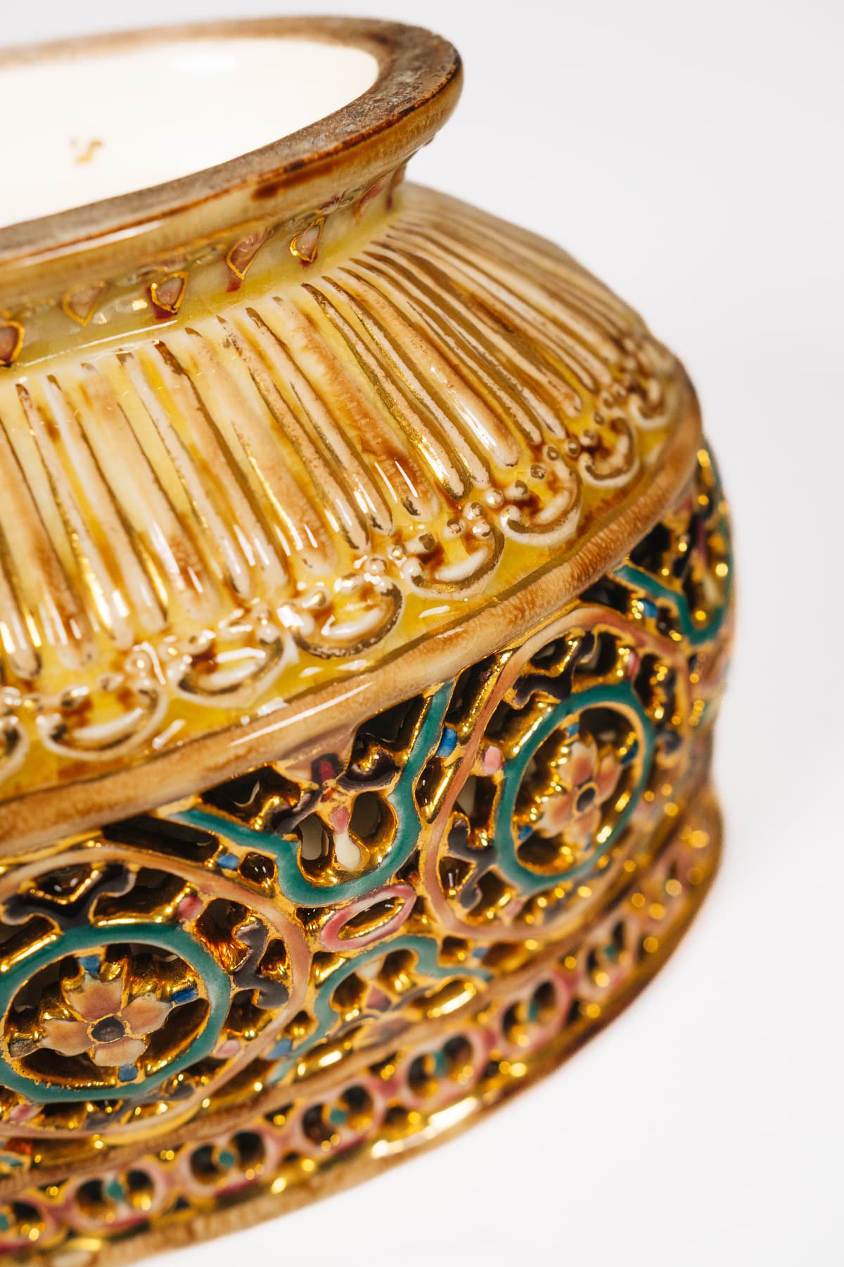 Zsolnay - Áttört falú kaspó