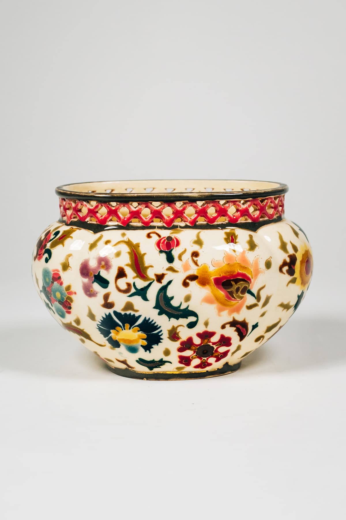 Zsolnay - Virágdíszes kaspó