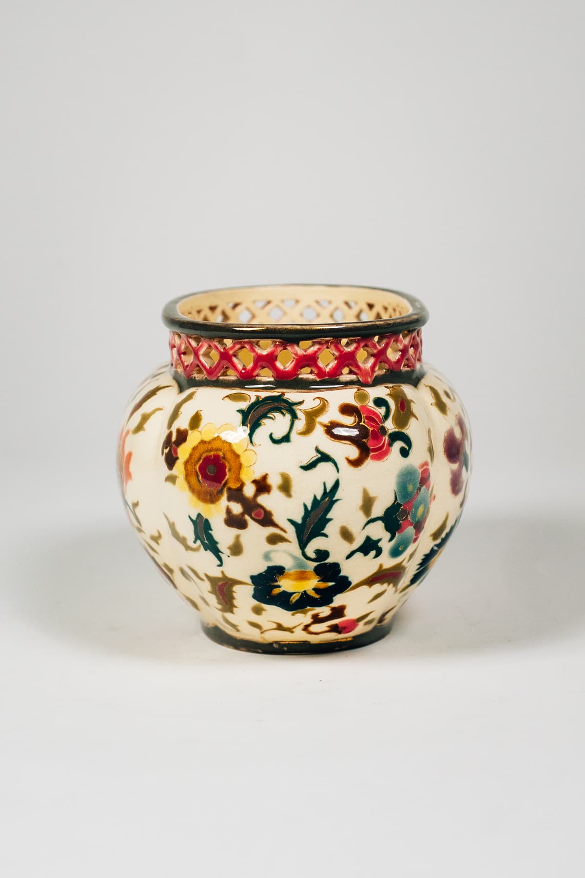 Zsolnay - Virágdíszes kaspó