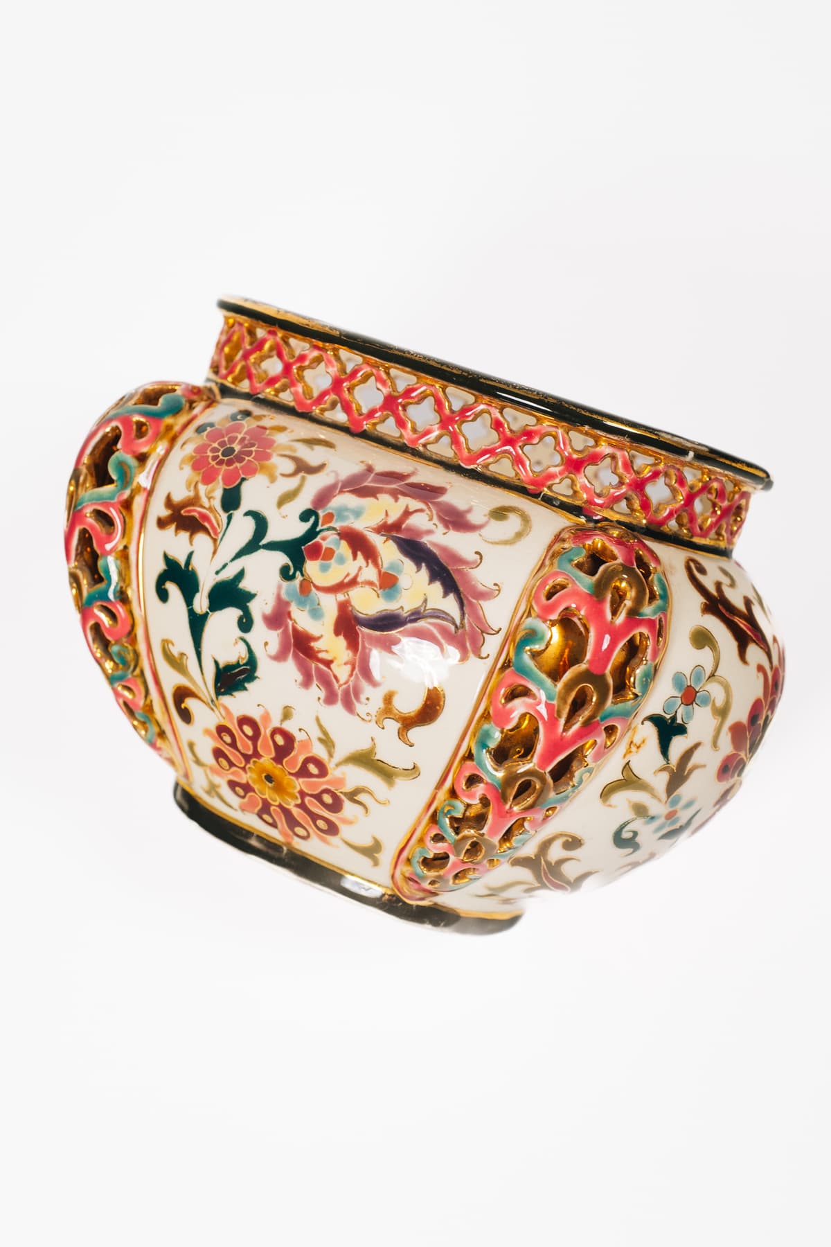 Zsolnay - Áttört peremű virágdíszes kaspó