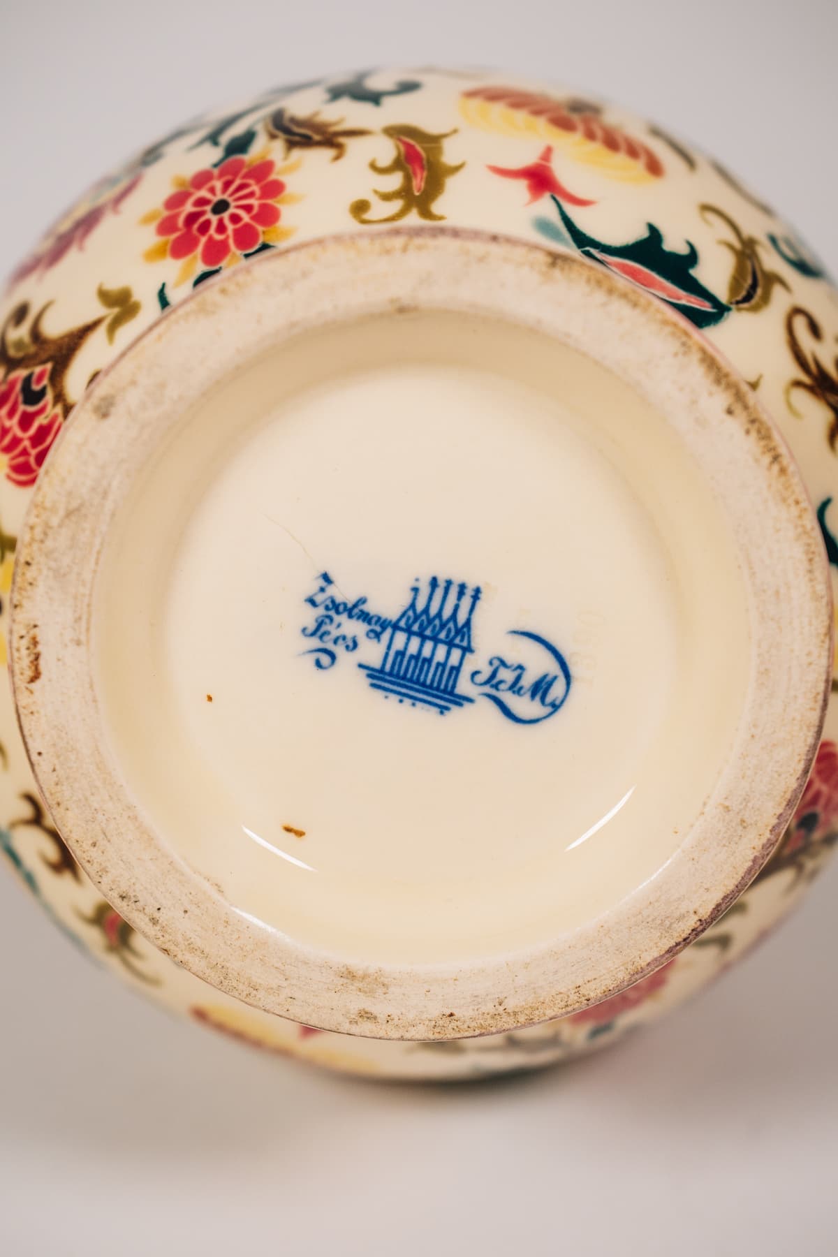 Zsolnay - Áttört szárnyfüles váza I.