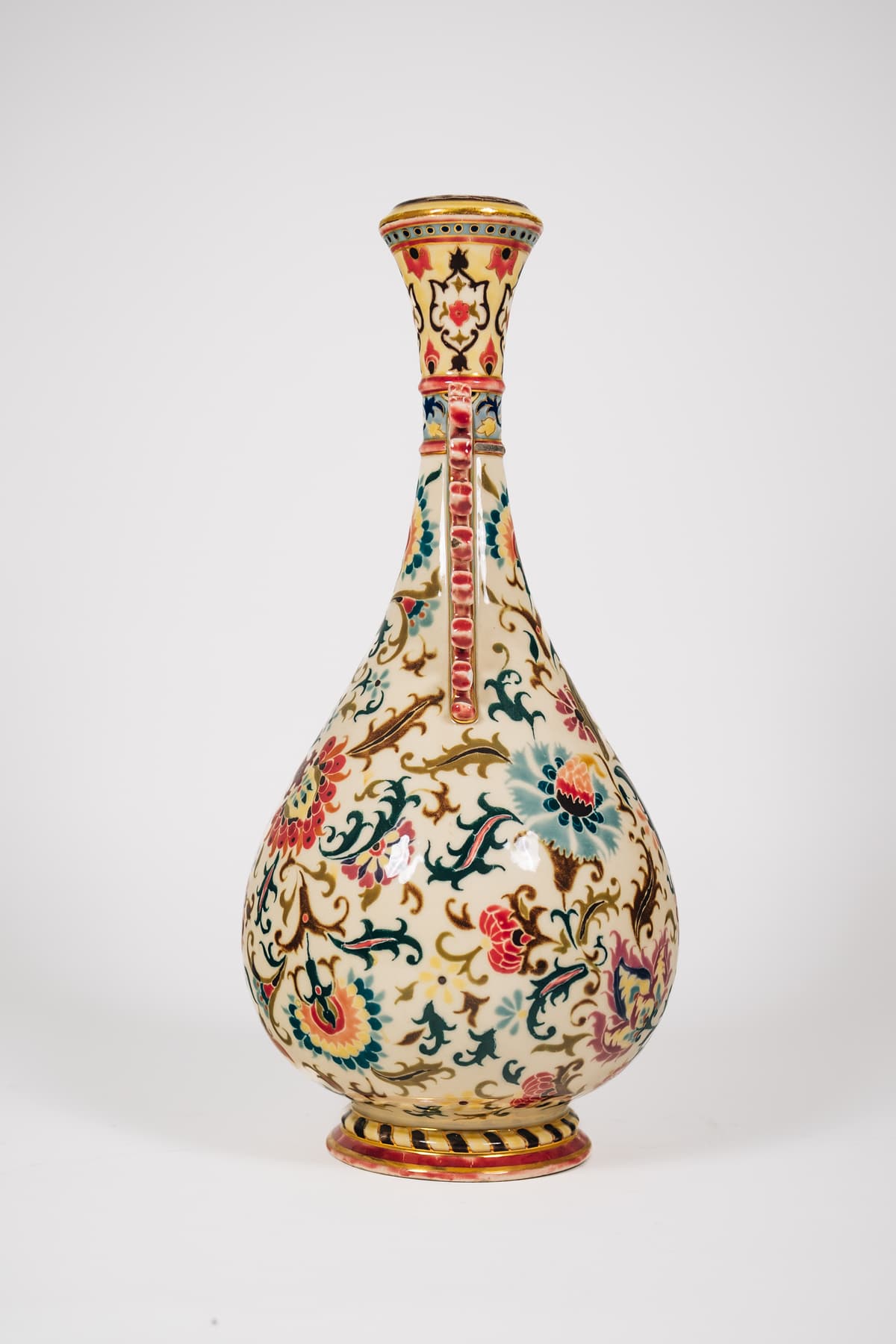 Zsolnay - Áttört szárnyfüles váza I.