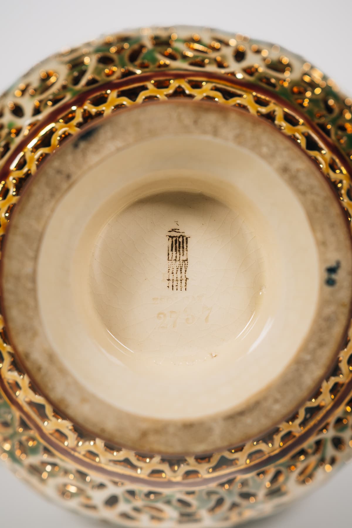 Zsolnay - Díszváza csúcsdísszel II.