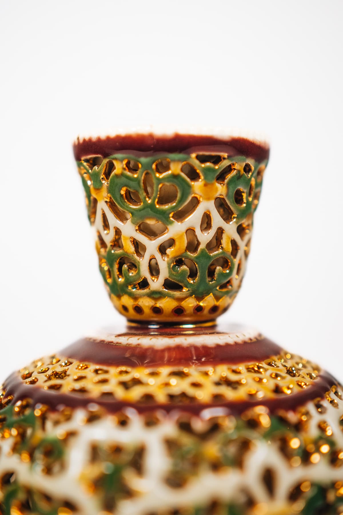 Zsolnay - Miniatűr áttört vázapár