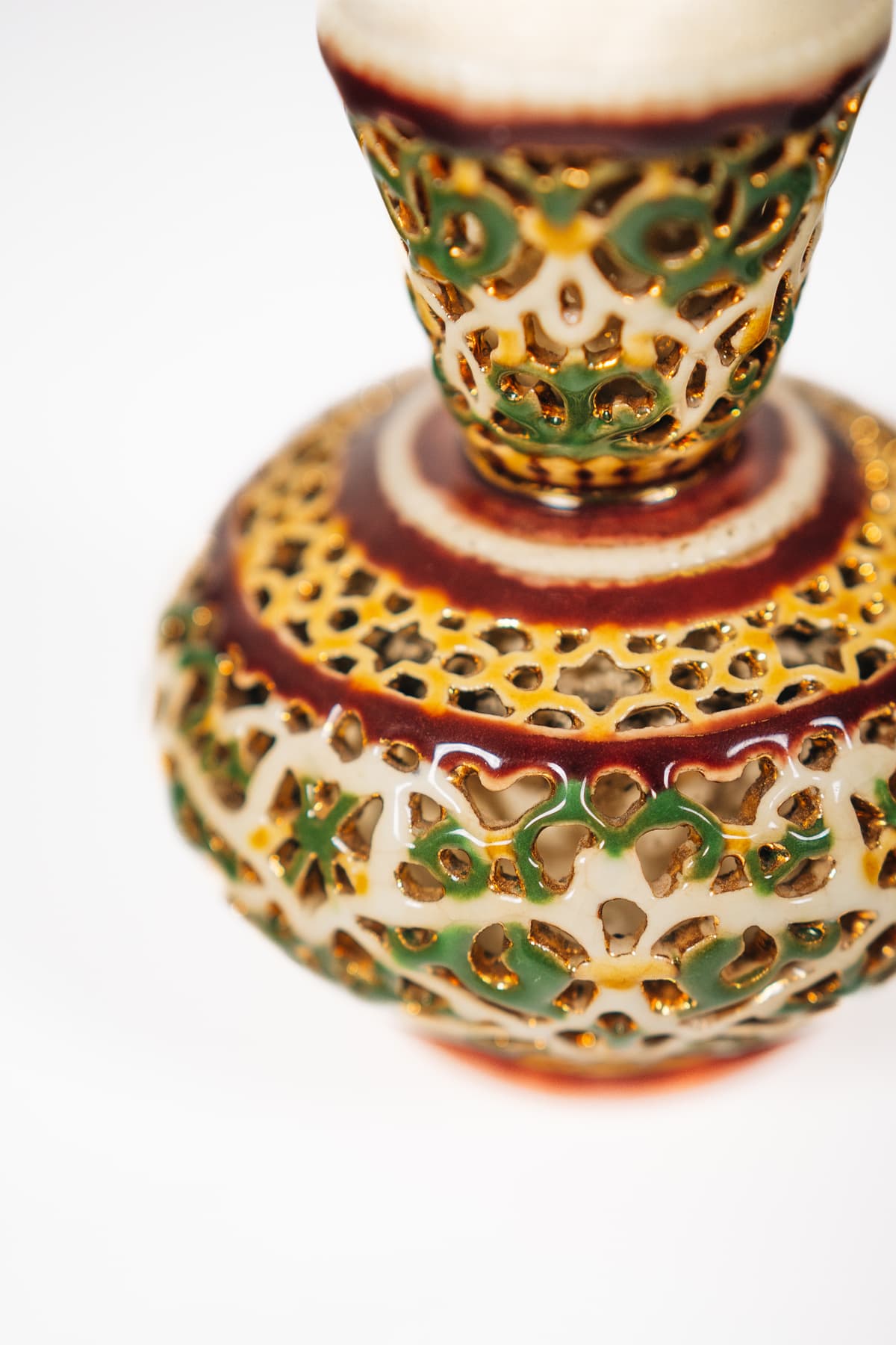 Zsolnay - Miniatűr áttört vázapár