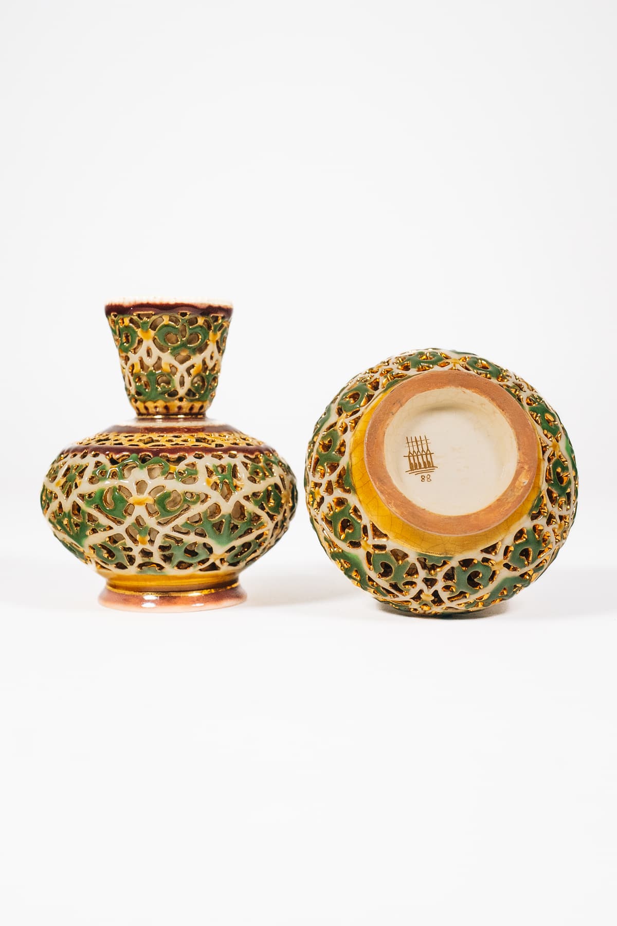 Zsolnay - Miniatűr áttört vázapár