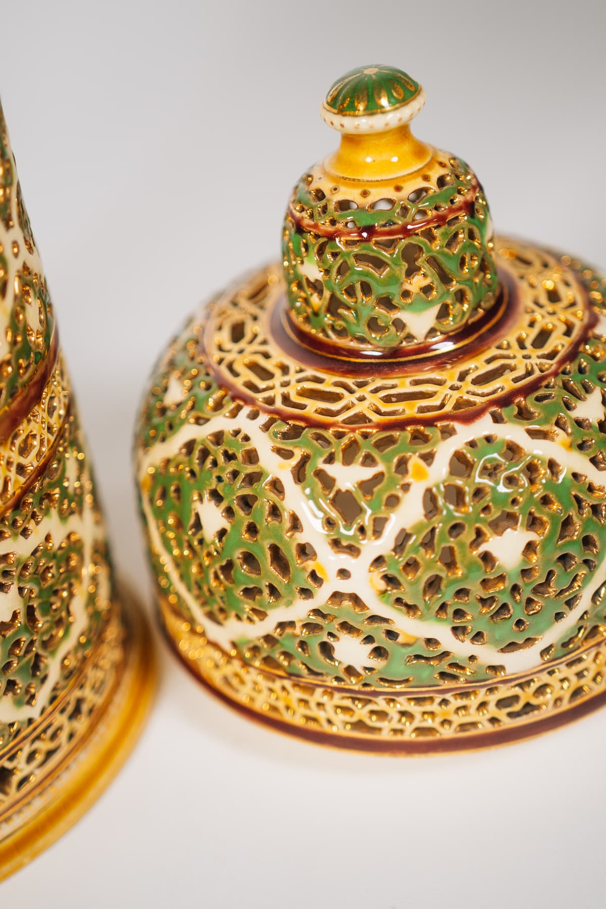 Zsolnay -Díszedény fedéllel