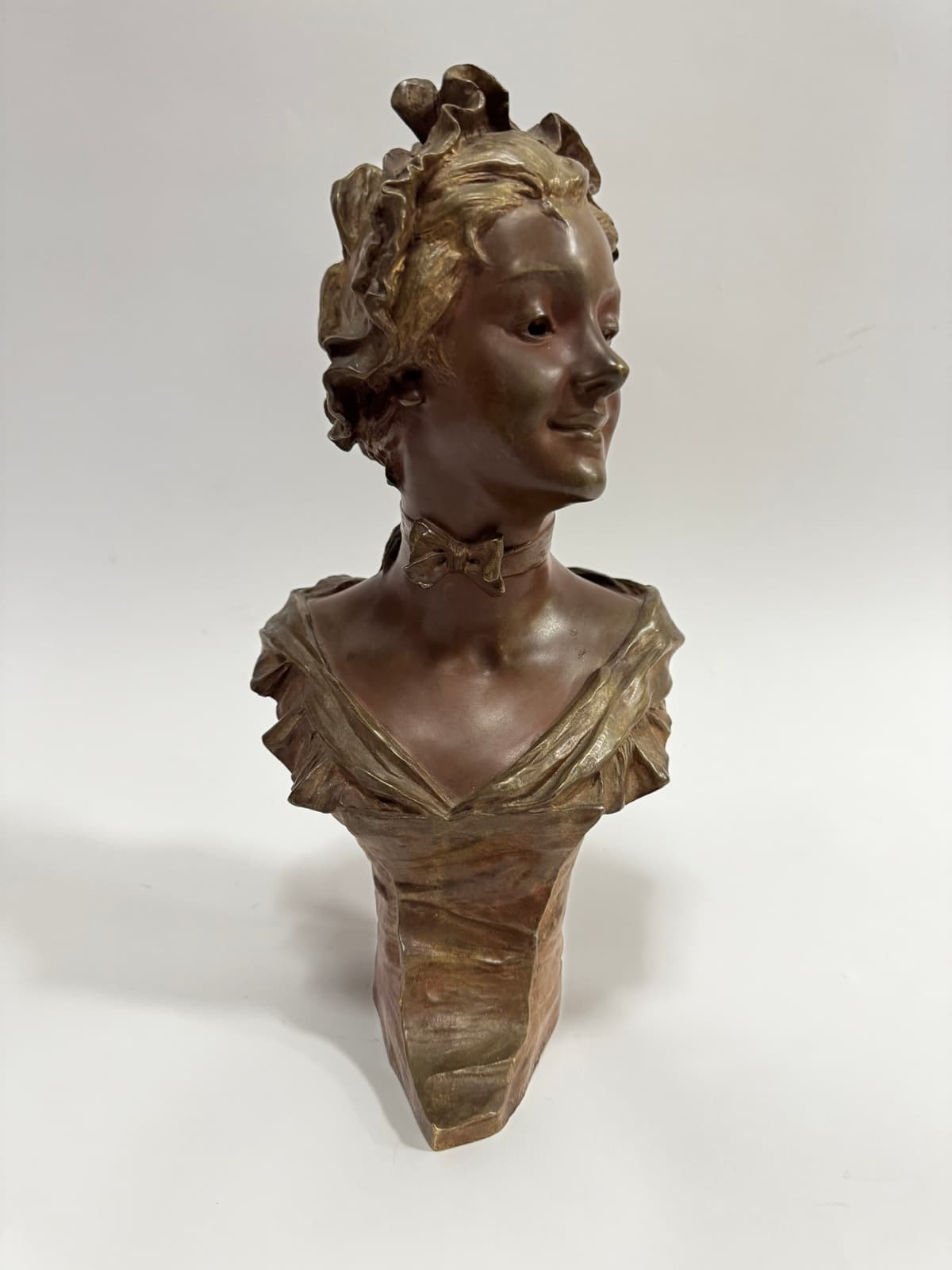 Francia terrakotta mellszobor