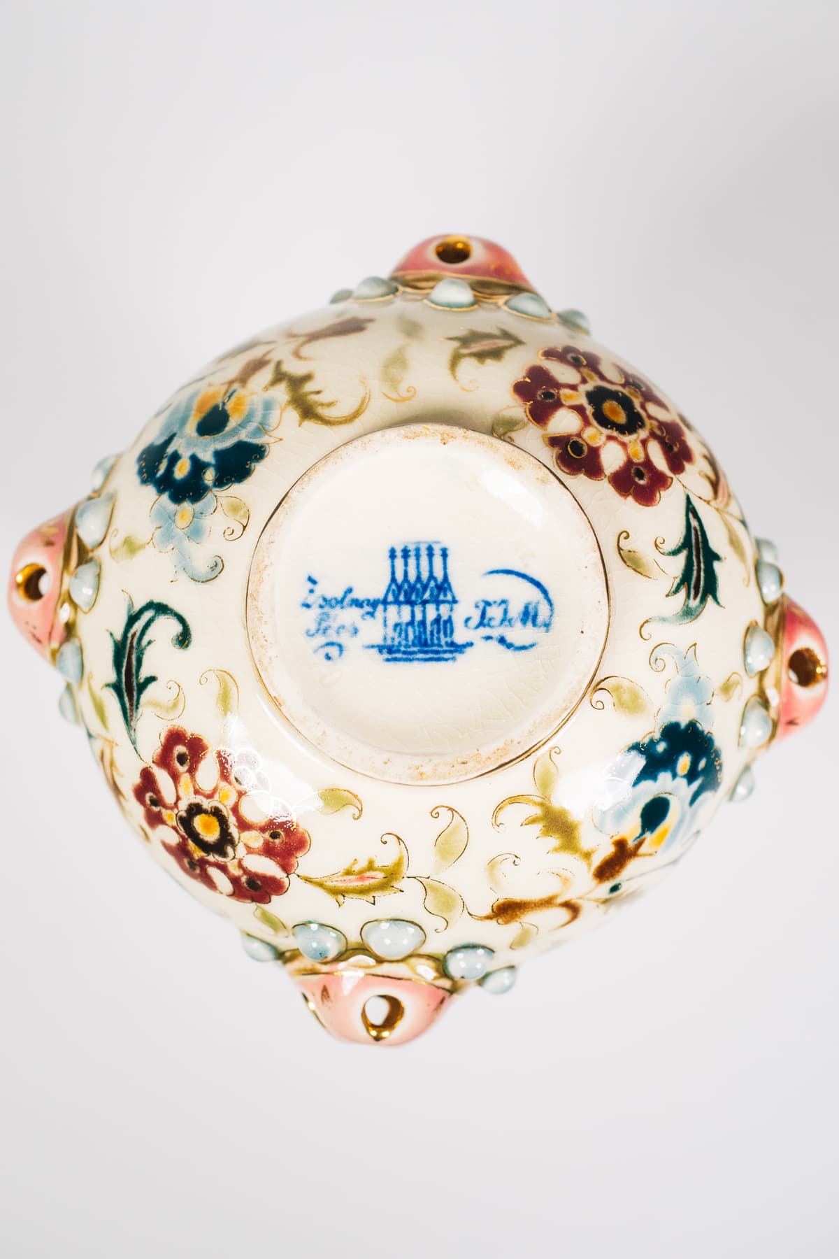 Zsolnay - perzsa-török sorozat díszvázája, kettős gyűrűs fülpárral