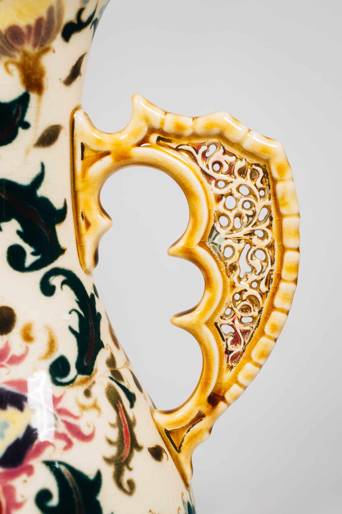 Zsolnay - Áttört füles váza