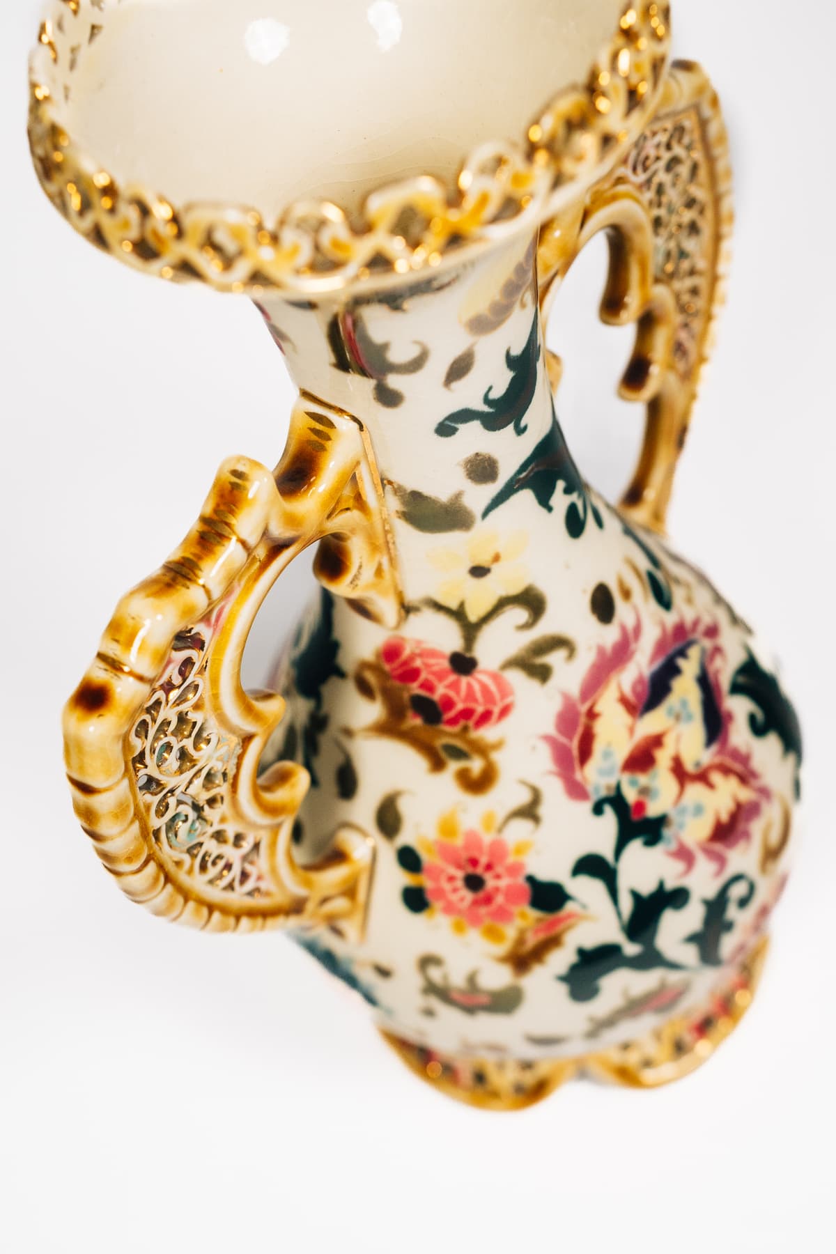 Zsolnay - Áttört füles váza