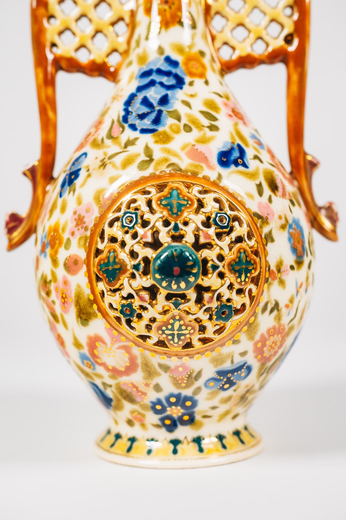 Zsolnay - Áttört füles váza