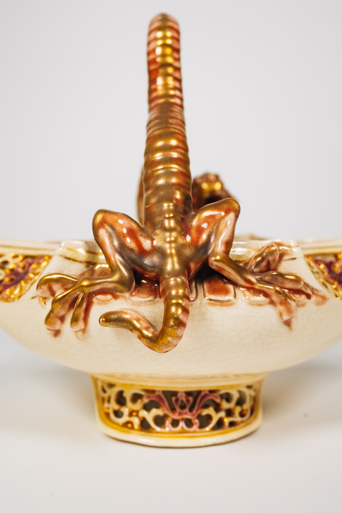 Zsolnay - Sárkányfüles kosárka