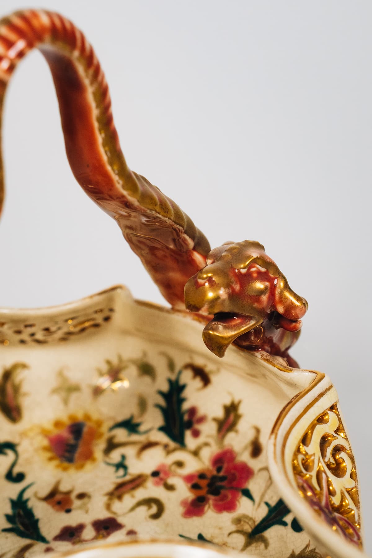 Zsolnay - Sárkányfüles kosárka