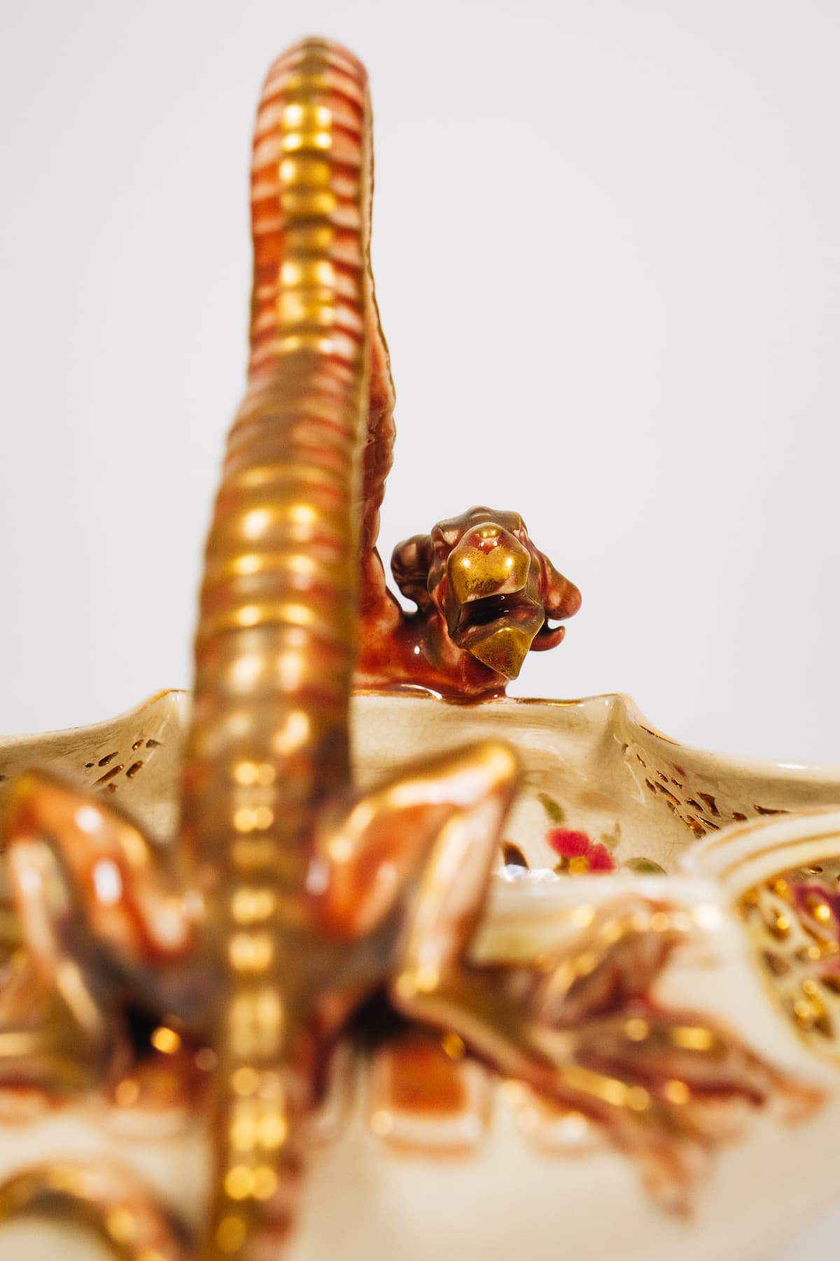 Zsolnay - Sárkányfüles kosárka