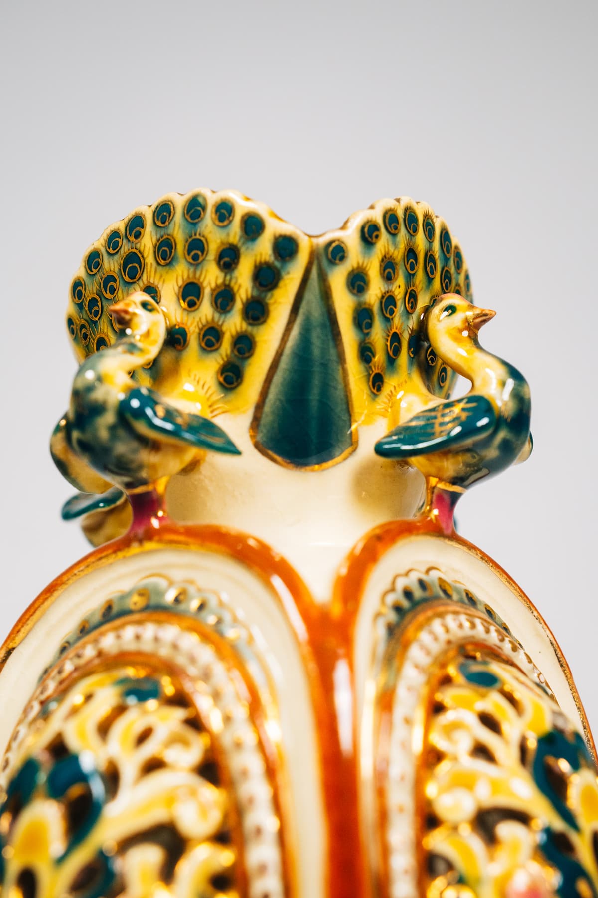 Zsolnay - Díszváza pávaszobros nyakkal I.