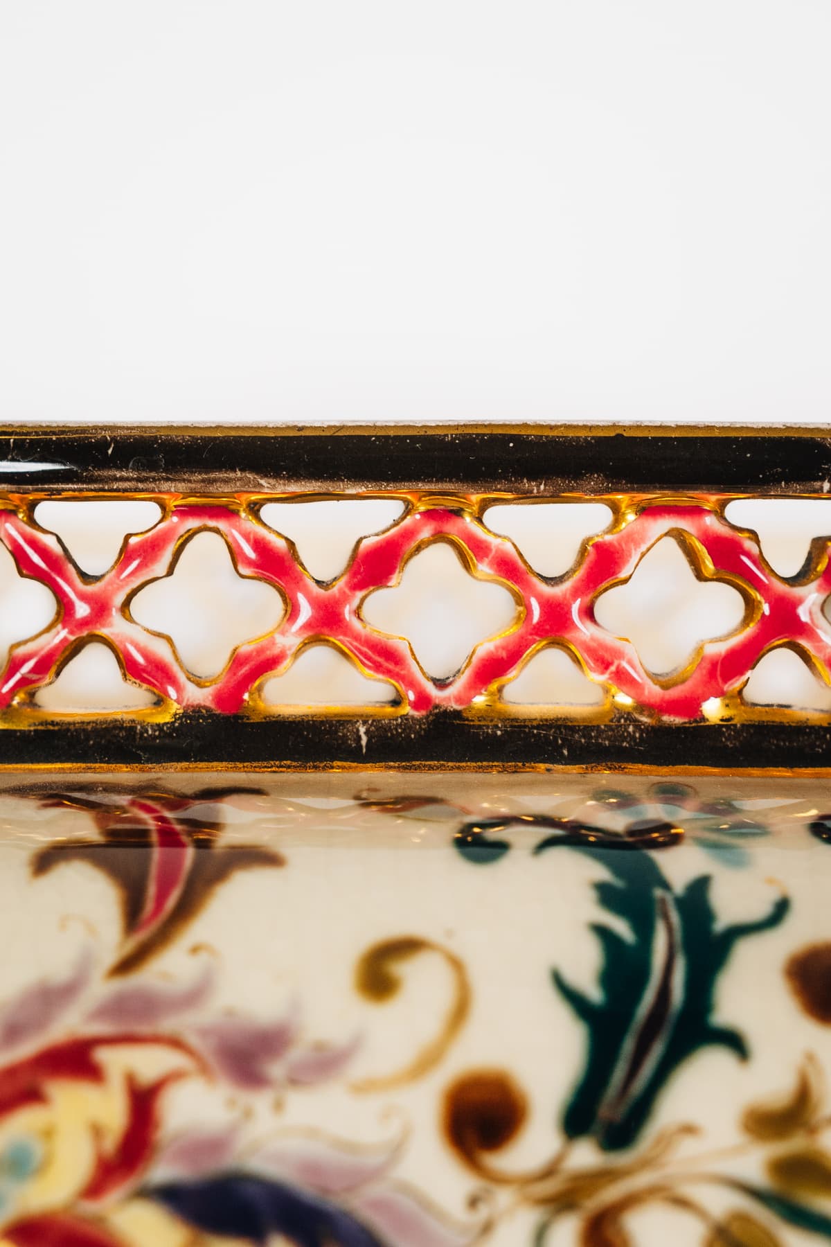 Zsolnay - Virágdíszes kaspó