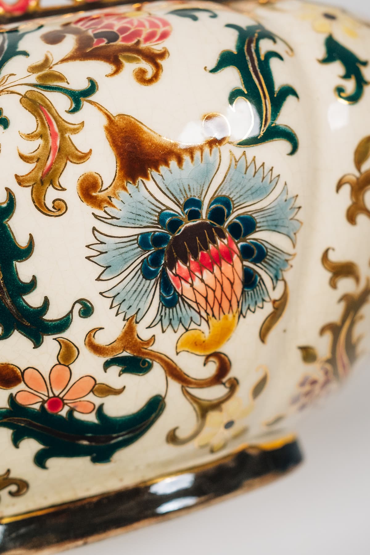 Zsolnay - Virágdíszes kaspó