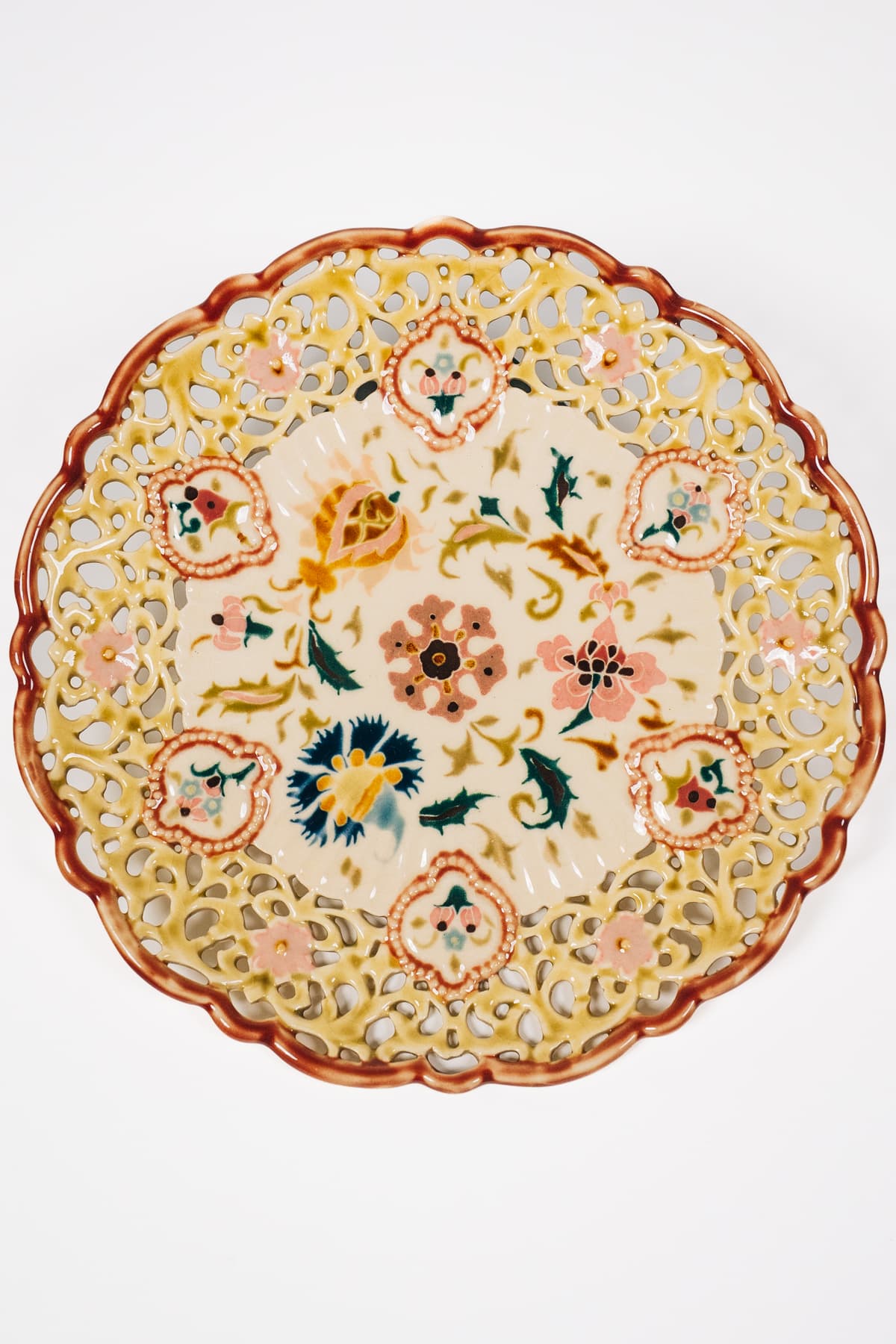 Zsolnay - Áttört peremű arabeszk dísztányér