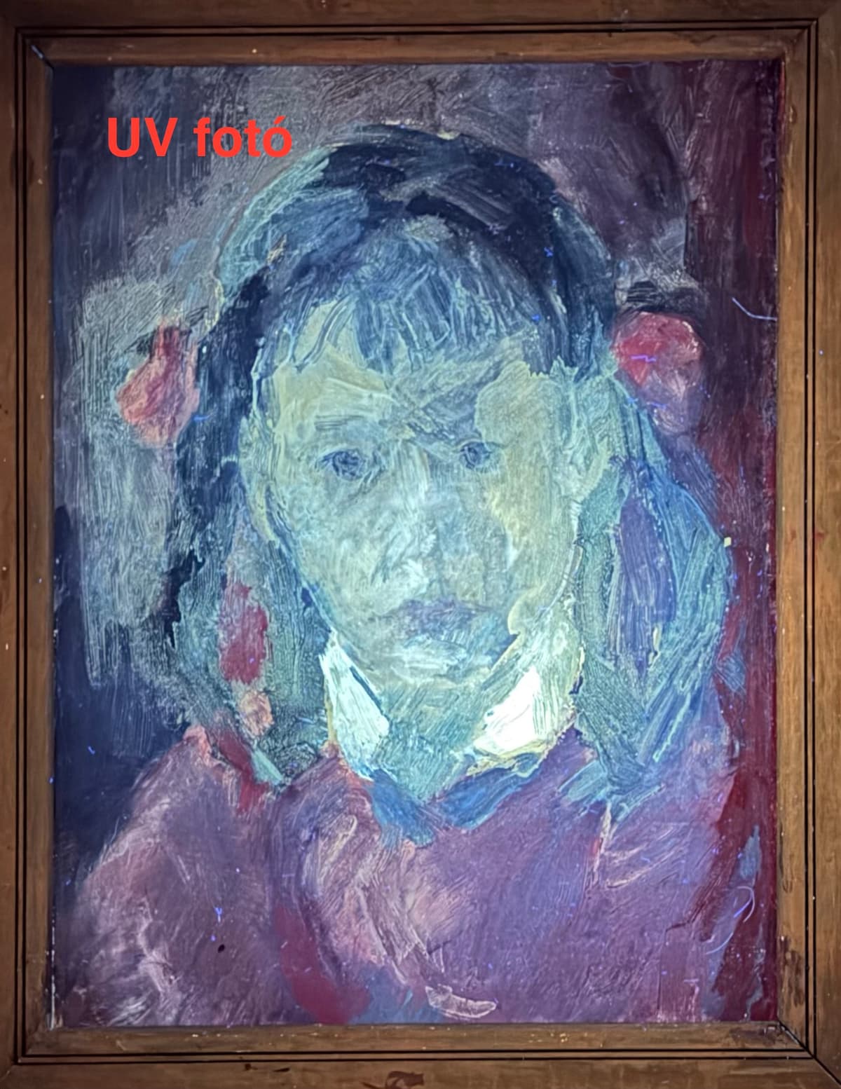 Piros masnis lányportré