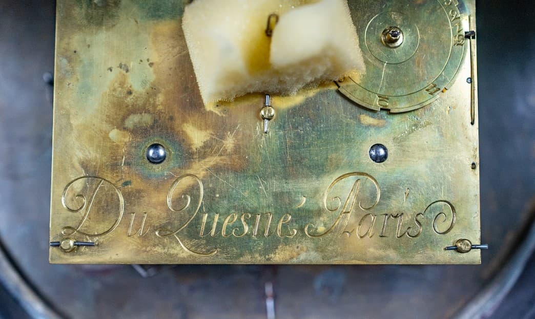 Du Quesné francia barna boulle álló óra