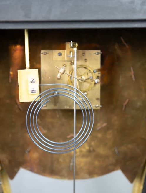 Francia bordó boulle fali óra acchantus díszítési motívummal