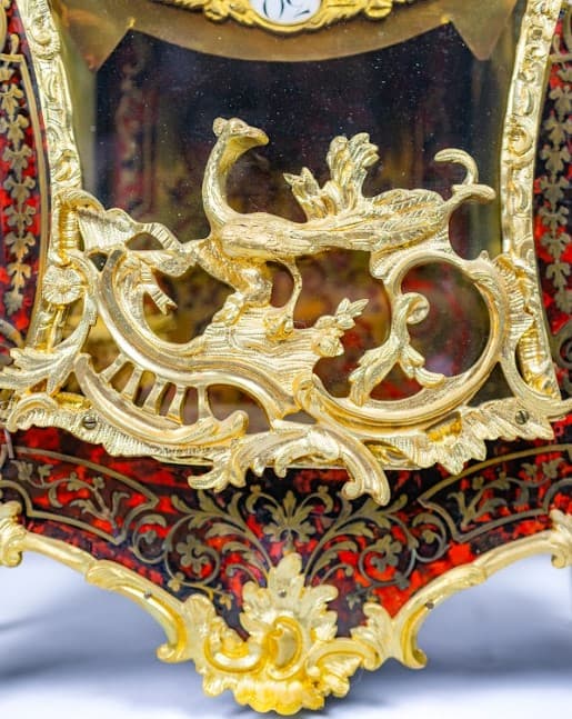 Francia bordó boulle fali óra acchantus díszítési motívummal