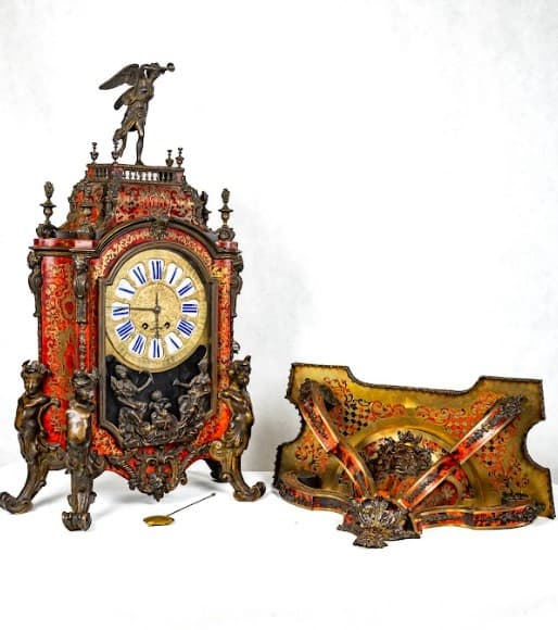 Francia bordó boulle fali kartell óra bronz patinás díszítő veretezéssel 19.század