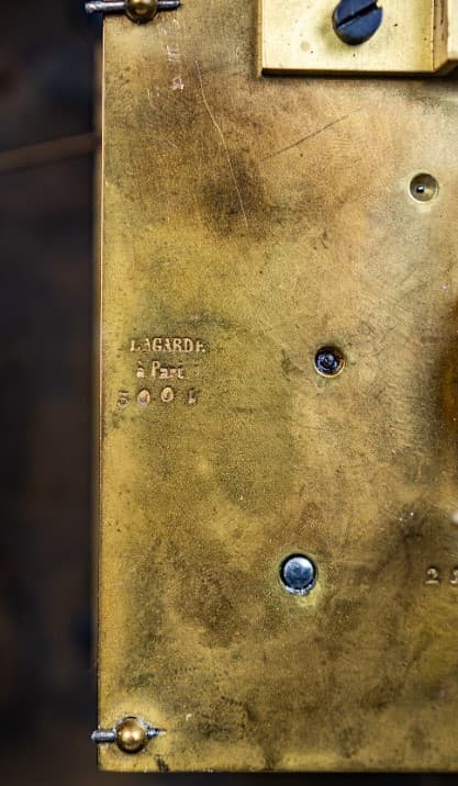 Francia bordó boulle fali kartell óra bronz patinás díszítő veretezéssel 19.század