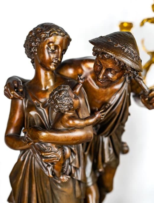 "L'Amour Paternel" három darabos bronz patinás, tűzi aranyozott kandalló óra szett