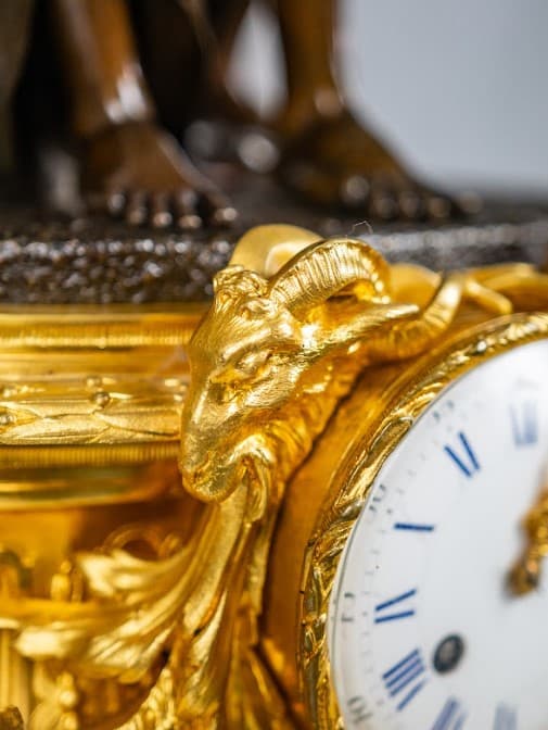 "L'Amour Paternel" három darabos bronz patinás, tűzi aranyozott kandalló óra szett