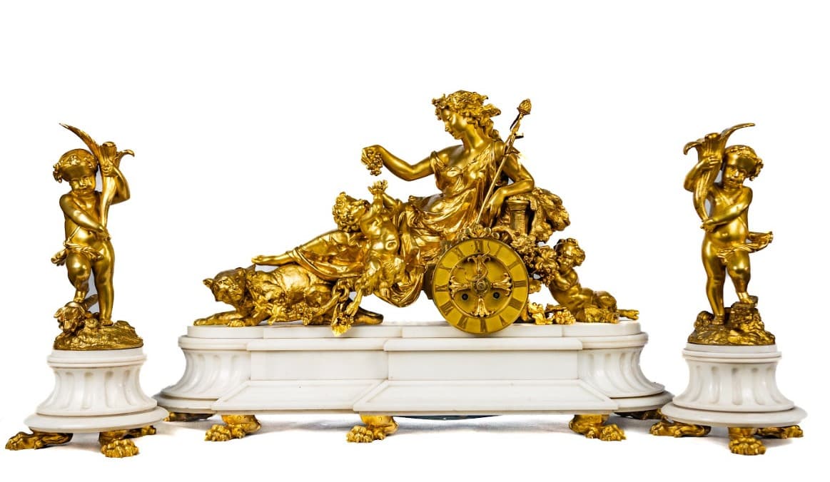 Három részes kandalló óra szett tűzi aranyozott bronz és fehér márvány