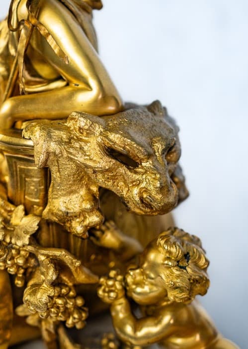 Három részes kandalló óra szett tűzi aranyozott bronz és fehér márvány