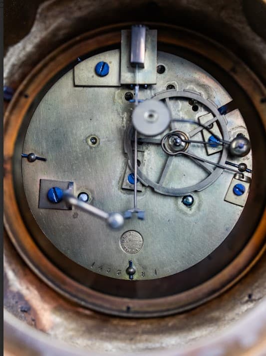 Tűzi aranyozott francia kandalló óra