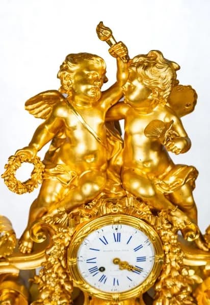 Gilded bronze mantle clock with Putti, 19th century