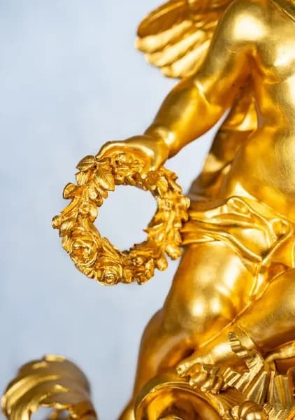 Gilded bronze mantle clock with Putti, 19th century