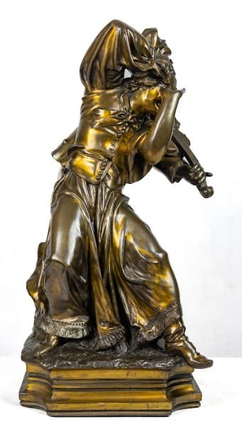 'Húzd rá cigány, csak azért is' színezett metál szobor