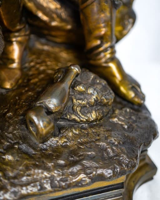 'Húzd rá cigány, csak azért is' színezett metál szobor